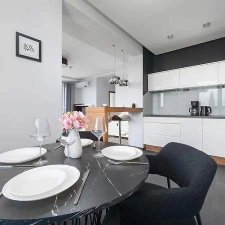With A River View Near The Old Town By Renters Prestige * 브로츠와프