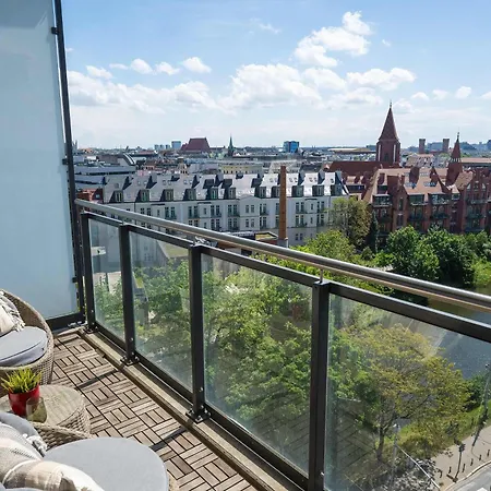 With A River View Near The Old Town By Renters Prestige 아파트 *